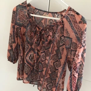  - Superfin blus från Hollister. Sparsamt använd. 