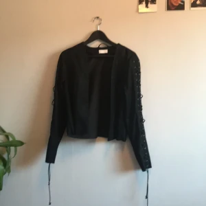  - Här har vi då coolaste jackan i mocka. SNÄLLA köp den så den kommer till användning någon gång