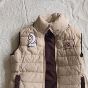  - Fin täck väst stl L men passar även M