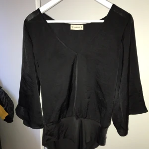  - Fin partytopp/blus/body. I gott skick!