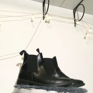  - Låga svarta läderskor, herrmodell🔥   FRI FRAKT 🌻