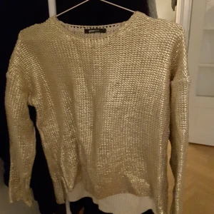  - Guldig tröja
