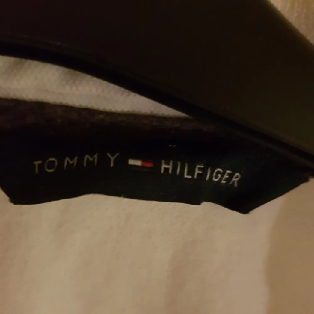 Tommy Hilfiger tröja. Skjortor.