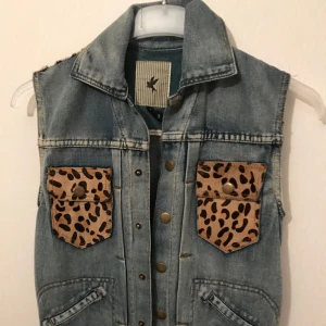  - Jeans väst från One teaspoon