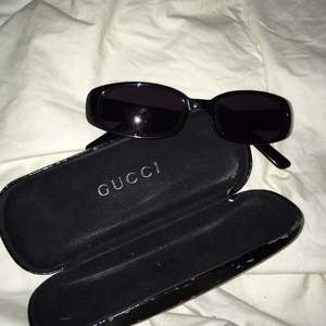 Gucci solglasögon, inga repor eller andra skador!!!