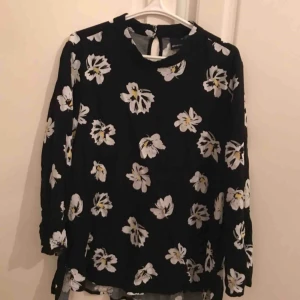  - Elegant blus från Gina💖