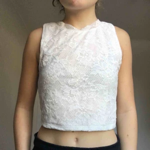  - Knappt använd spetstopp med mesh på ryggen, har vanligtvis xs så den passar XS-M❤️