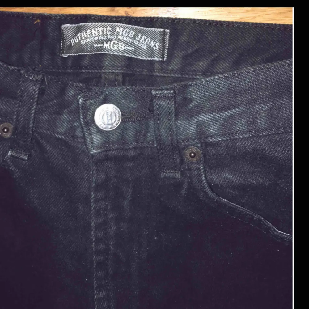 SÅÅÅ snygga vintage jeans som jag säljer då dom ej passar mig i väldigt bra skick!! Står strl 160 skulle säga att dom passar allt från en liten xs till s (frakt tillkommer). Jeans & Byxor.