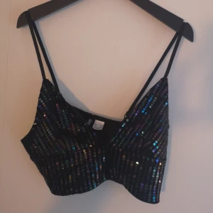 - Oanvänd paljettop från H&M