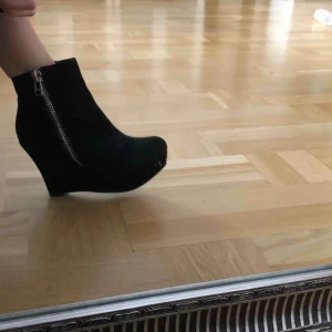  - Klackskor som inte kommer till användning