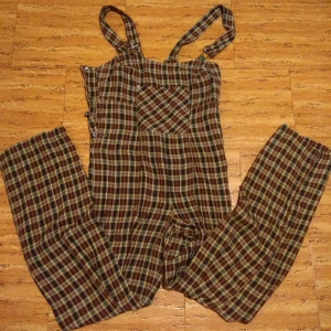  - Magiska😍 vintage hängselbyxor i rutigt. Superfina men för små för mig, passar xs till liten medium. 