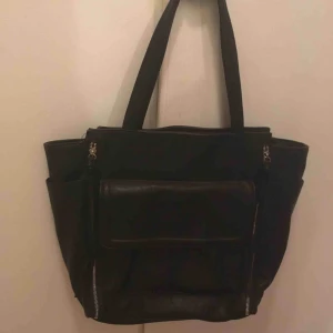  - Knappt använd handväska :) 