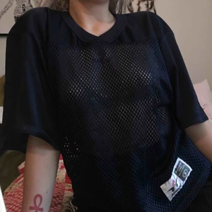  - Skitsnygg marinblå hockey style tröja köpt på humana eller emmaus