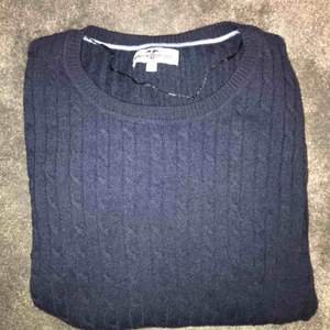 Kavelstickad tröja i storlek small från märket Hampton republic, använd fåtal gånger därav säljer jag den, frakt tillkommer