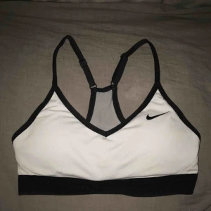  - Nike träningsbh, Stretchig och skön, Nyskick, Storlek xs 