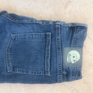 Cheap Monday jeans stl M - Fina jeans med rak passform, knappt använda.