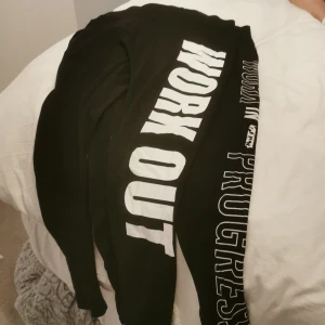 Träningsstights - 2 st träningstajts strl M & L. 50kr + frakt 