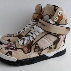 Givenchy trainers 36 - Givenchy trainers, 100% authentic, worn a few times, very small inconspicuous defect: see last photo, original box, size 36, insole 23.5cm, price 139.00€ with delivery included