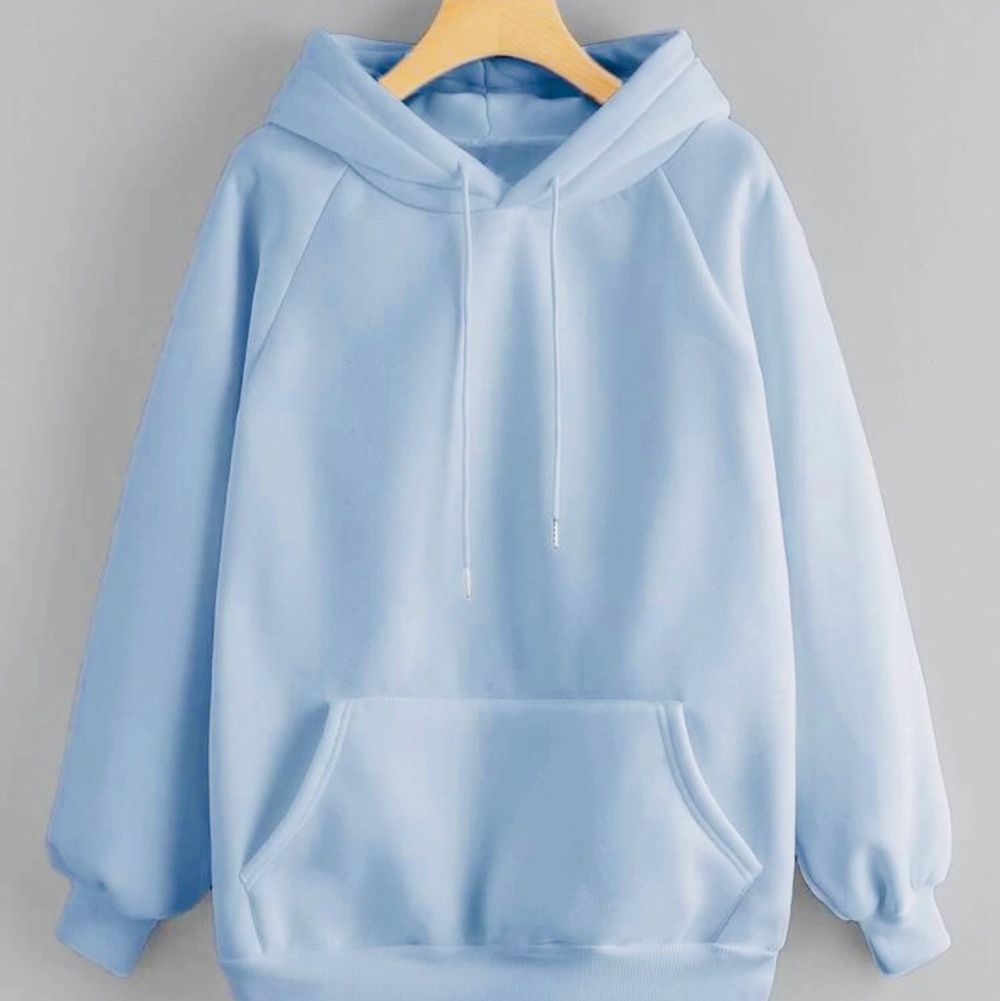 En babyblå hoodie från shein storlek s | Plick Second Hand