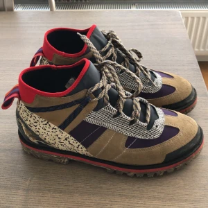 ACNE STUDIOS - HERR. Nypris ca 5000 sek. Använda Max 5 gånger. Köparen står för frakt. Finns i Göteborg, kan mötas. 