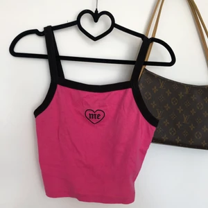 forever21 topp S - croptop från forever 21 storlek S. 90 kr💖