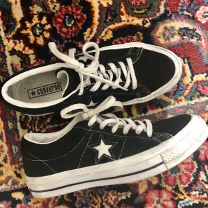 Converse one star - Converse one star använda ca 3 gånger. Nypris ca 800 kr. Köparen betalar frakt ⚡️⚡️💓💓