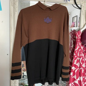 Brun tröja  - Säljer denna  tröja , frakt 66kr💞💞 hör av dig för frågor eller intresse. Om fler är intresserad blir de budgivning kram😇