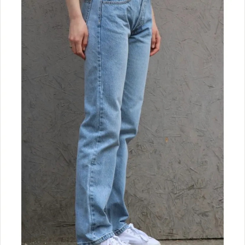 Riktigt snygga raka jeans från brandy i storlek S, aldrig använda!! Measurments: 25 cm Rise, 81cm inseam och 71cm waist. Hör av er vid frågor och fler bilder (inga bilder på)! Vid flera intresserade gäller högsta bud, köparen står för frakten🥰💕🧸. Jeans & Byxor.