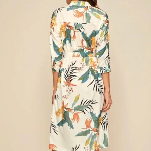 Fin klänning från Shein  - Fin klänning I storlek s-M. Endast provad hemma. Finns i Halmstad men kna fraktas också. Frakt ca 22 kr