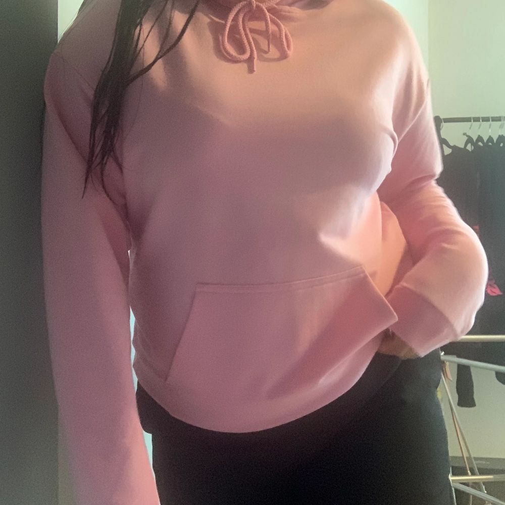 Rosa hoodie - Huvtröjor & Träningströjor | Plick Second Hand