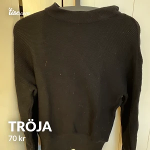 Ribbad tröja  - Svart ribbad tröja 