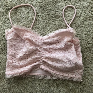 Ljusrosa topp - Ljusrosa fin topp med dragkedja i sidan. I princip aldrig använt. Storlek XS. Supergullig nu på sommaren 💕