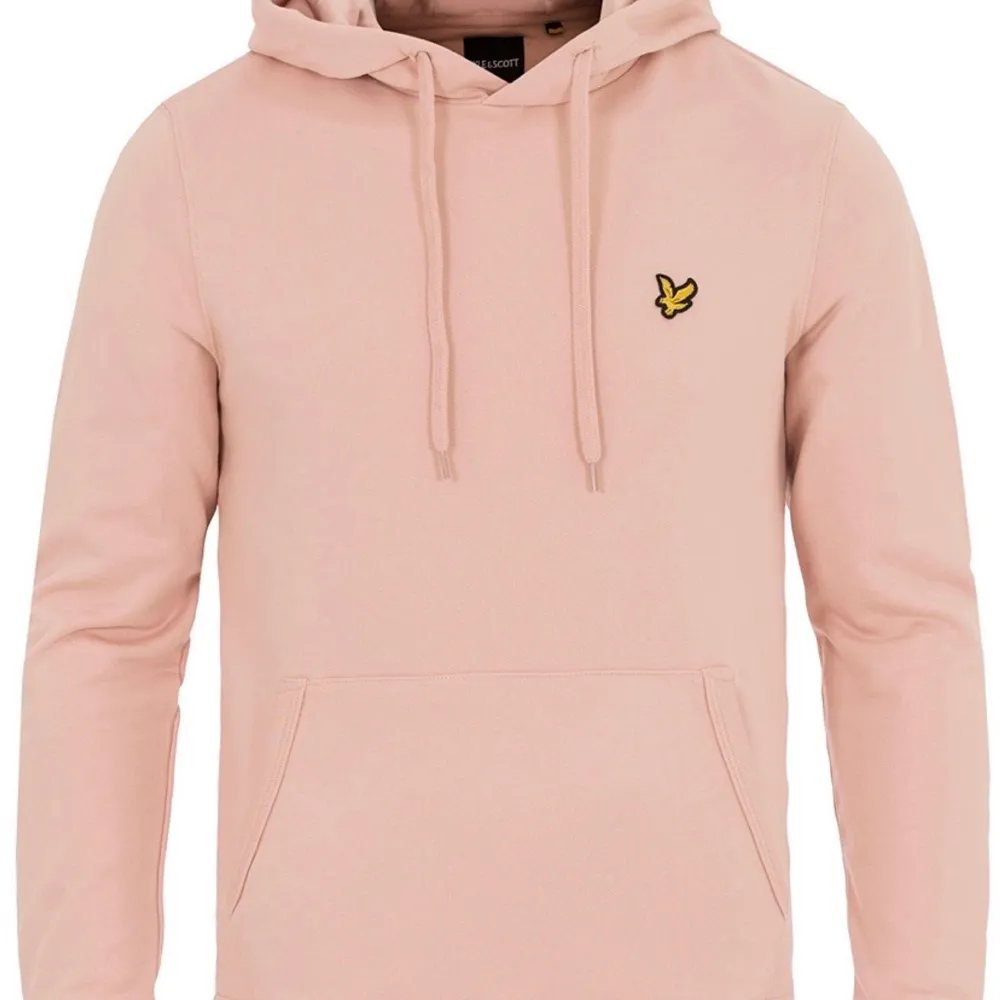 Rosa lyle & scott hoodie. Säljer pga att den är liten för mig. Inte mycket använd.. Hoodies.