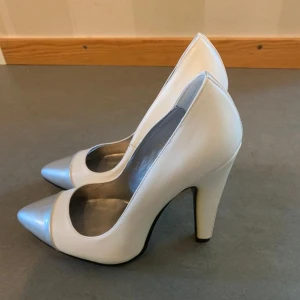 Fina klackskor - Helt oanvända klackar i strl 36