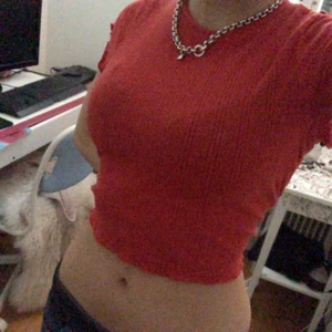 Röd ribbad Urban outfitters:* - Ribbad röd topp me hjärtan från Urban outfitters