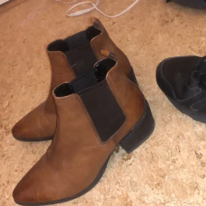 Stövlar  - Vagabond skor använda kanske 3gånger som nya. 