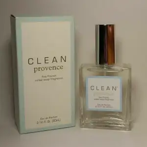 Säljer denna ”clean provence” parfym då jag tröttnat på doften. Frakt tillkommer💗💗 Ordinarie pris 700kr