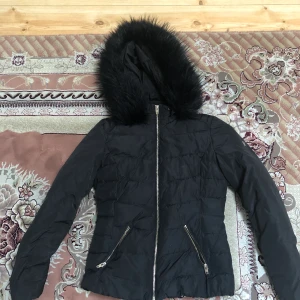 Vinterjacka Rock&Blue - Säljer en vinterjacka köpt för 1500kr för 200kr. Kvitto finns. Kan dra av på priset om frakten blir för mycket. Passar Xs-S storlek 36  