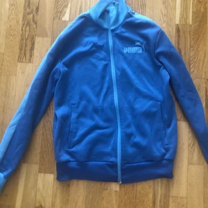 Puma kofta - Äkta puma kofta i storlek 32-34, passar även en 36a.