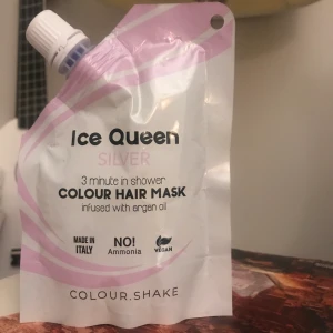 Color shake hairmask - Färgmask från color shake! Aldrig använd då jag insåg att jag ville behålla en varmare ton på håret:) möts upp i sthlm