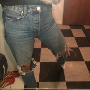 Skitsnygga jeans - Skitsnygga jeans från ginatricot som bara ligger och samlar damm. 