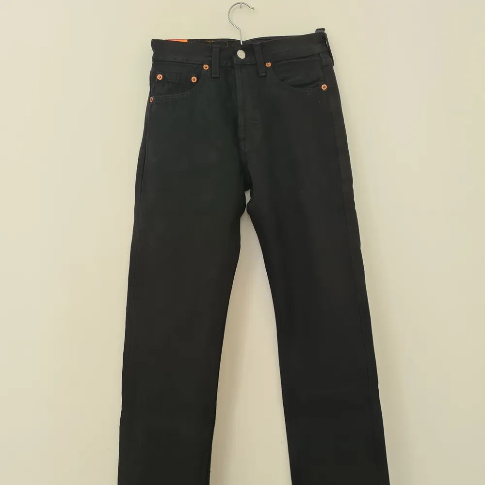 Svarta vintage Levi's jeans i helt nytt skick.. Jeans & Byxor.