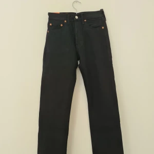 Svarta vintage Levi's jeans - Svarta vintage Levi's jeans i helt nytt skick.