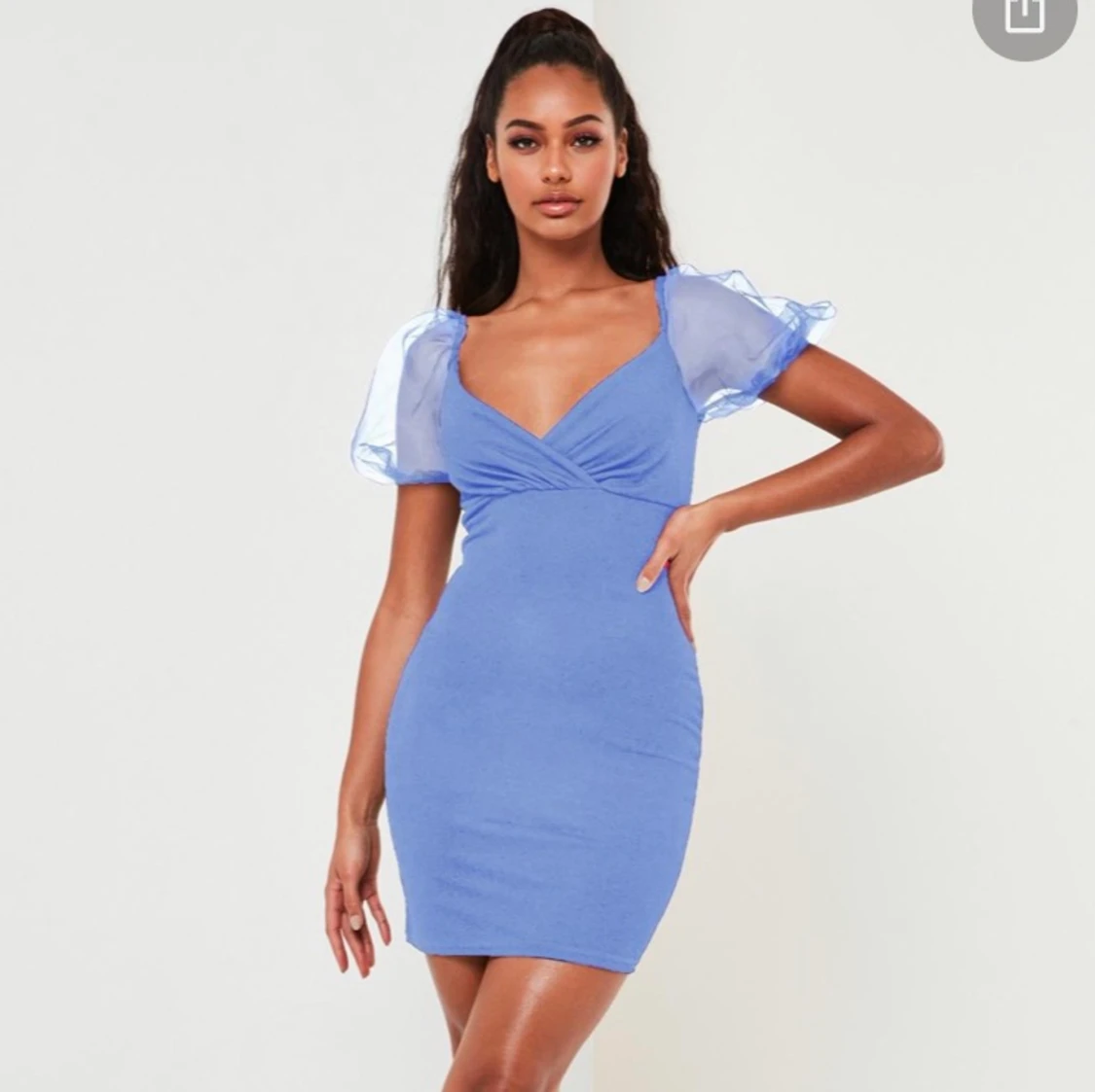 Blå klänning med puffarmar - 90