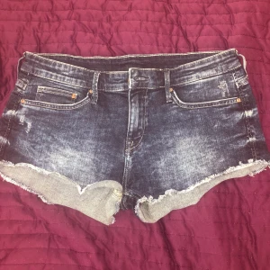 Jeans shorts - Jeans shorts i storlek 36