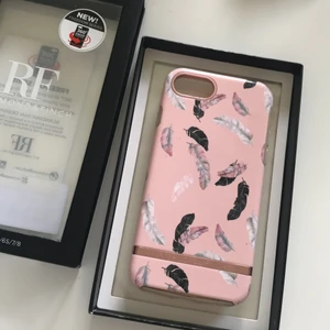 Richmond & Finch - Skal från richmond&finch i fint skick och nästan aldrig använt. Funkar till iPhone 6/6s/7/8. Nypris 400. Det är 360 graders drop protection som skyddar ifall man tappar telefonen i marken. 