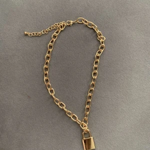 Lås Halsband i guld - Jättefint halsband med perfekt skick!
