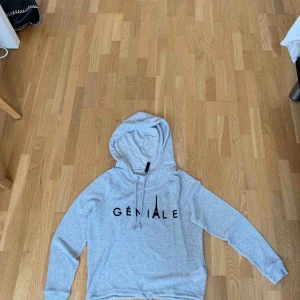  - tunn luvtröja från h&m i strl xs, knappt använd