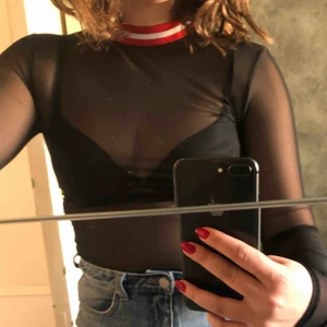  - AsCOOL mesh-tröja med en röd och vit krage, frakt tillkommer