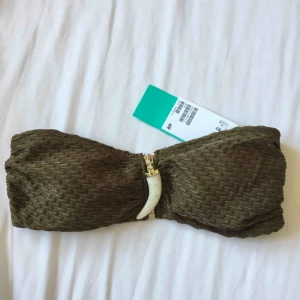  - Ny, oanvänd bikini från HM med lapparna kvar. Storlek 38. Hämtas i Falun eller så tillkommer frakt.